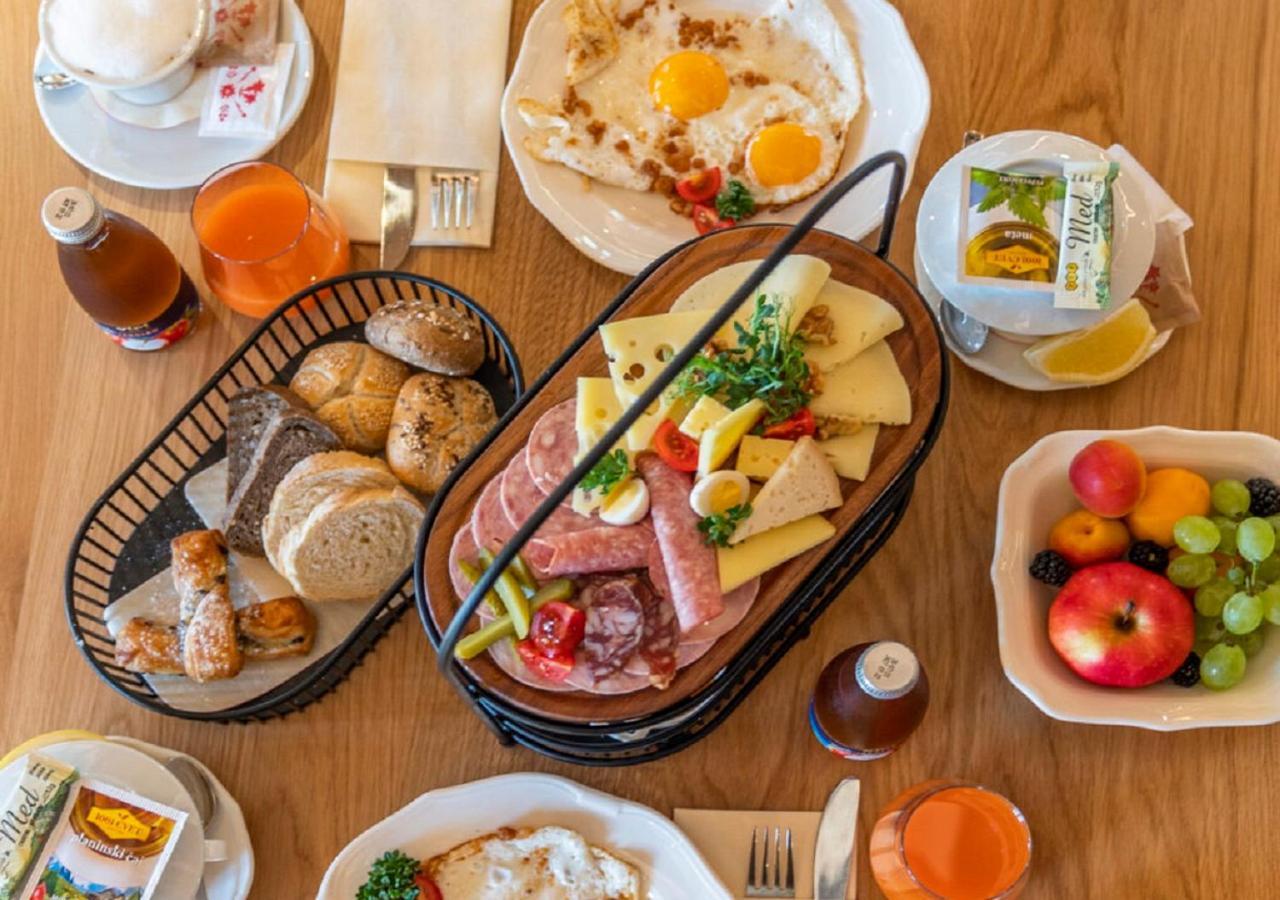 Guesthouse & Camping Danica Bohinj ภายนอก รูปภาพ